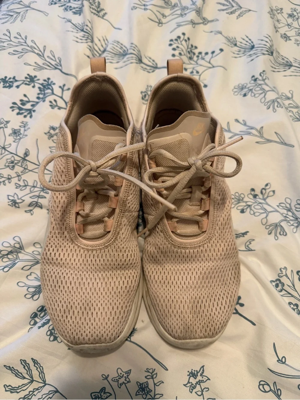 Nike Women’s Beige Peach Athletic Sneakers